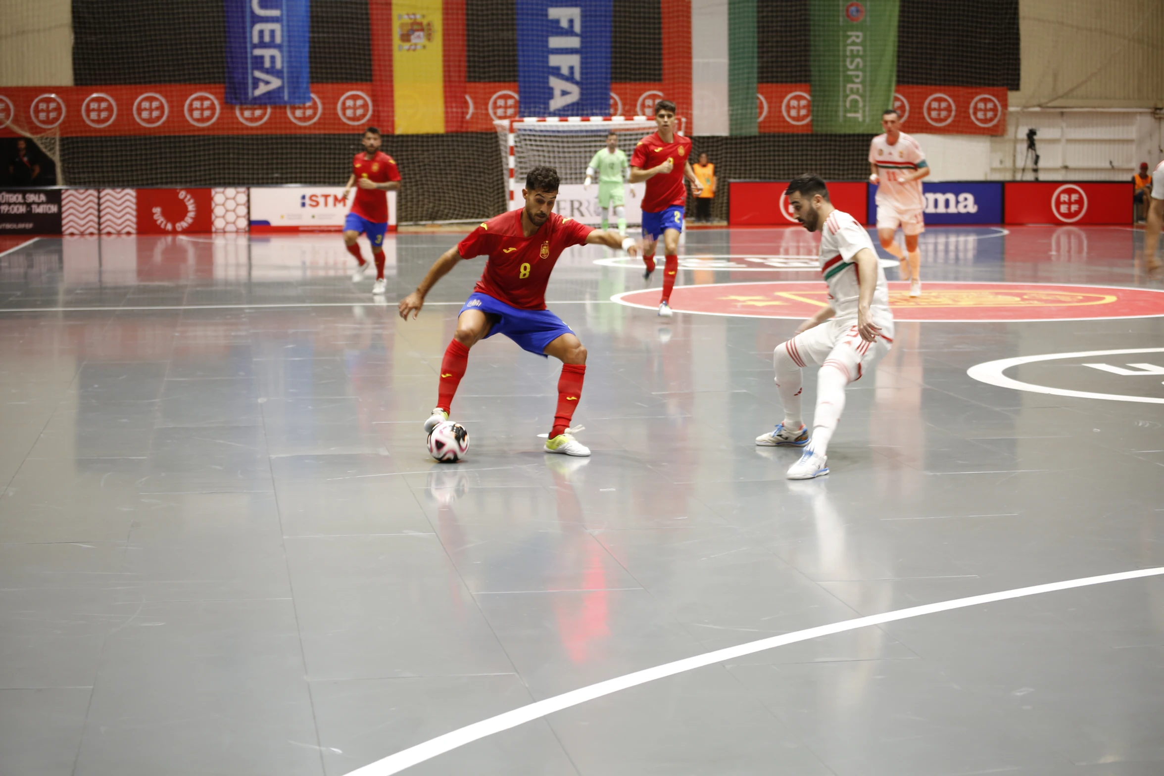 Estrategias de presión alta en fútbol sala: cómo ahogar al rival y recuperar el balón rápido