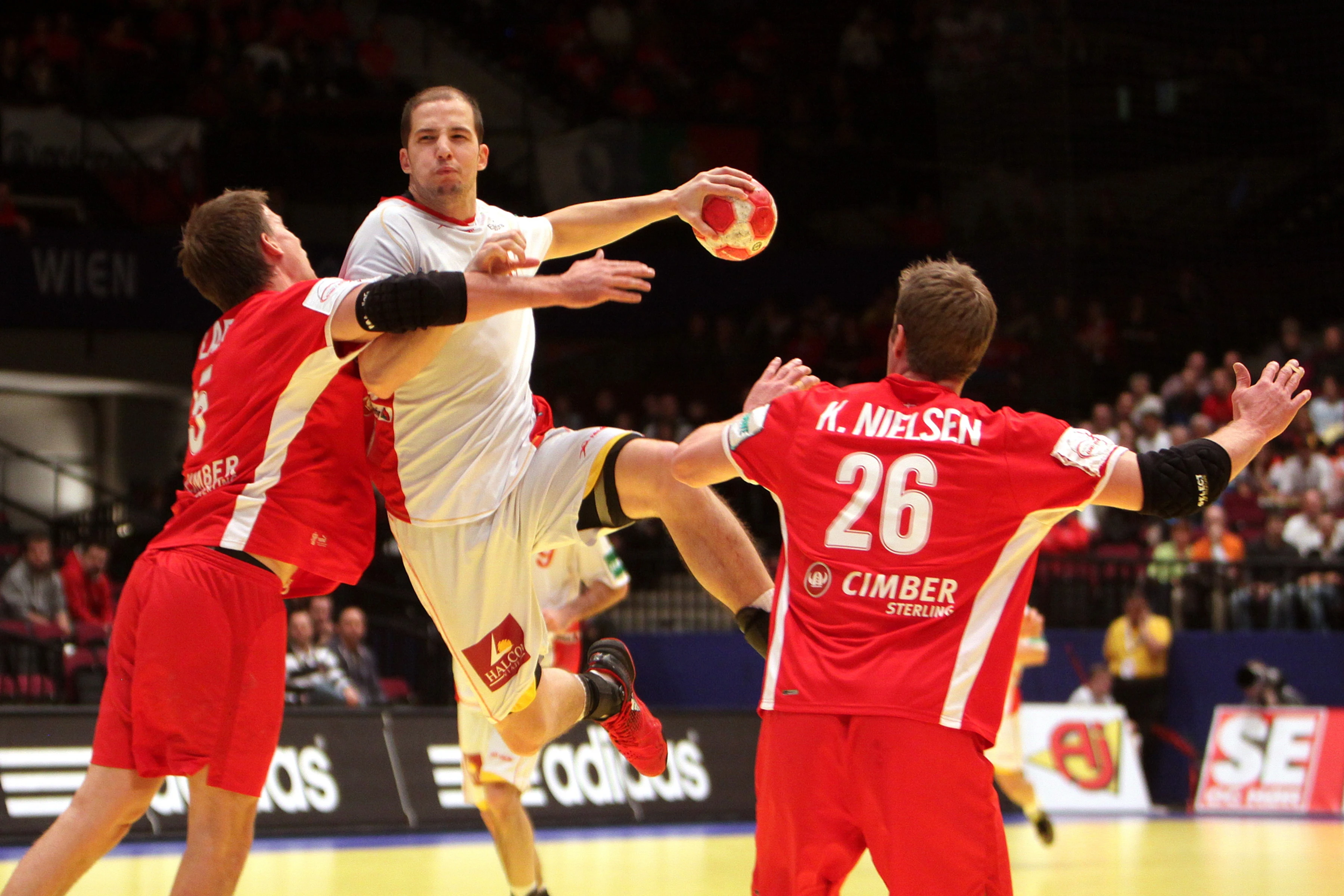 Cómo defender en bloque en balonmano: aspectos tácticos para frenar al rival